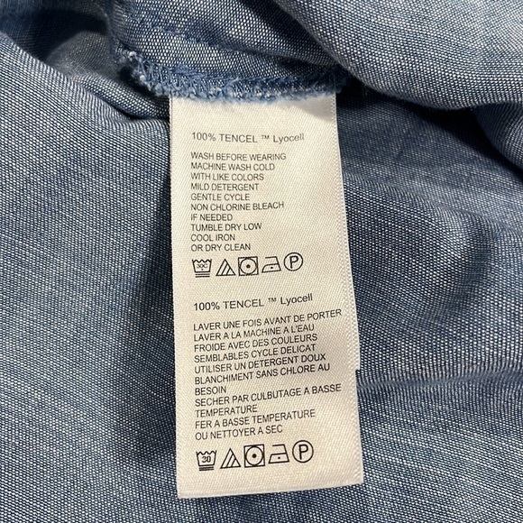 TOMMY Bahama chambray sleeveless top. - Picture 6 of 8